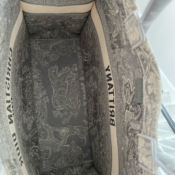 CUSTOM Dior large book tote - Picture 4 of 7